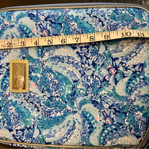 Lily Pulitzer Blue Patterned Women's laptop/iPad organizer - Picture 2 of 9